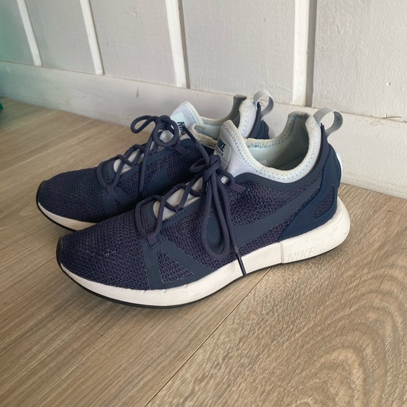 Nike Two-tone Women’s Duel Racer - Picture 3 of 7